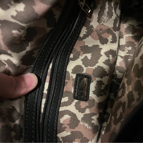 Vintage Limited Edition Guess Purse - Picture 11 of 16